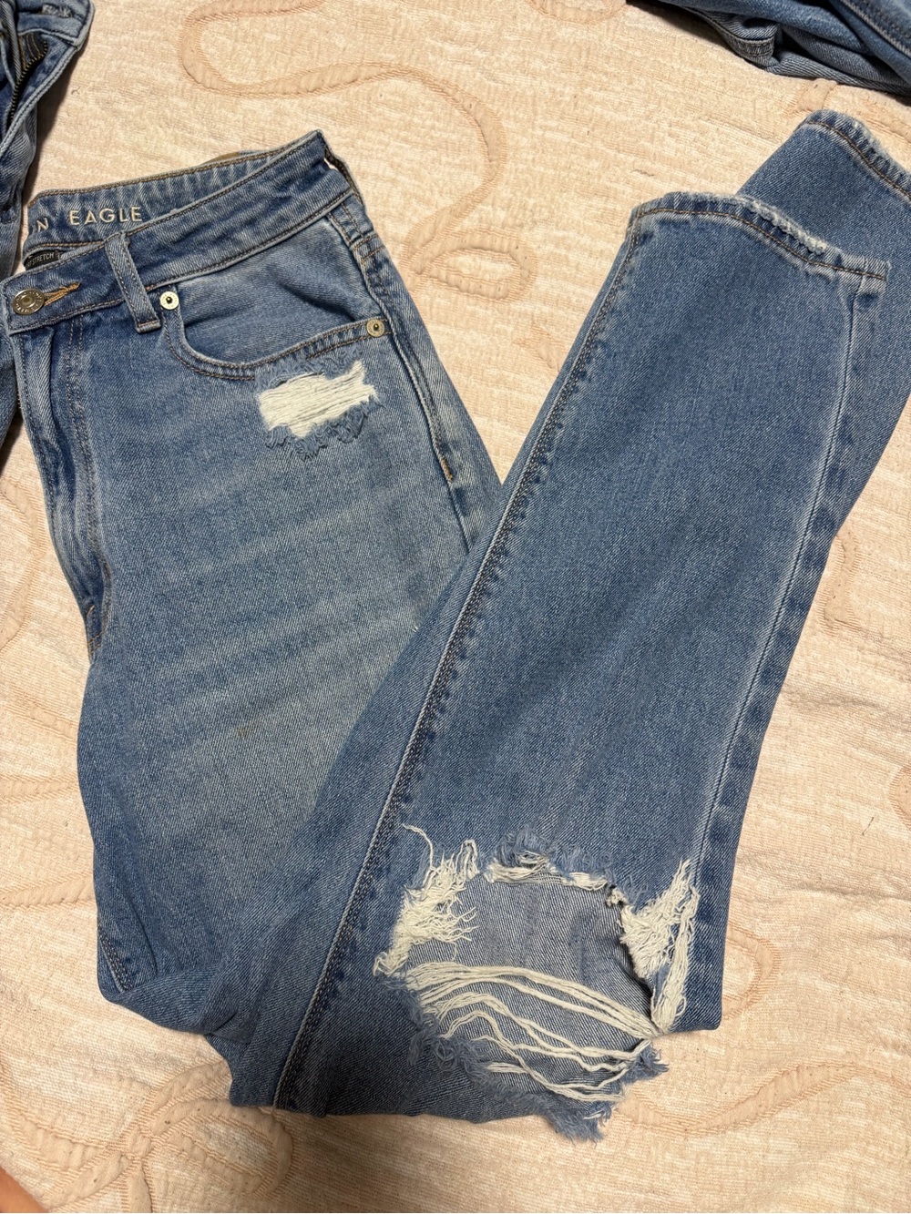 American Eagle Outfitters Straight-Leg Distressed Jeans in Blue
